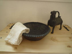 Aqamanile mit Wasserschale